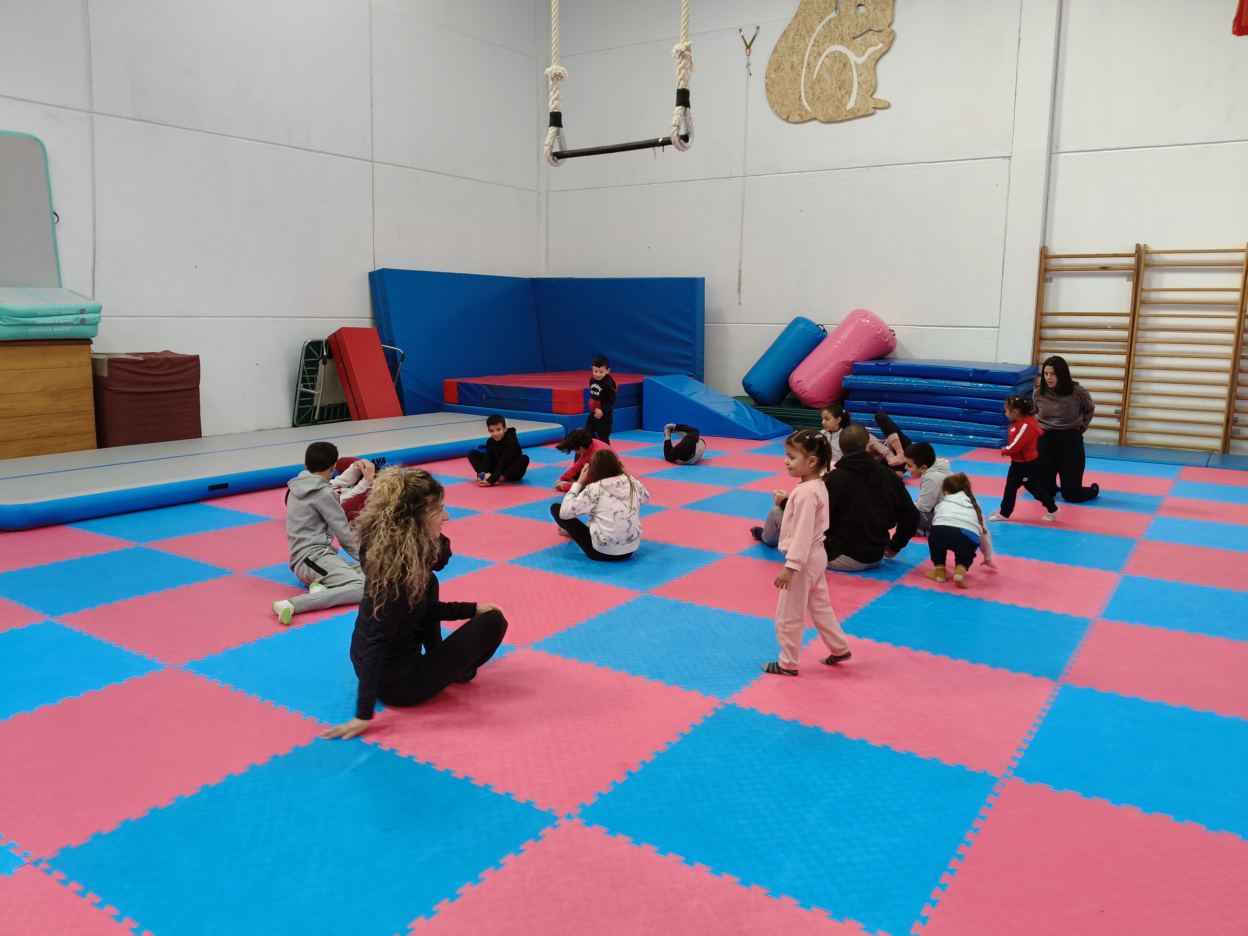 El alumnado de nuestra escuela se convierte en artistas de circo gracias a la escuela 